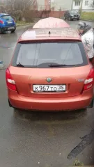 Skoda Fabia, 2007 года, 69 лс, 214000 км, МКПП, красно-коричневый, VIN TMBAH15J483042749, пробег 213171 км, бензин, объем 1198 куб.см, местонахождение: г. Вологда, ул. Воркутинская, д. 16Г (парковка у дома), ржавчина и потертости по кузову, пробег 213174.