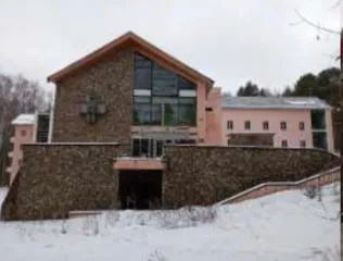 Ярославская область, Некоузский район, п. Борок с земельным участком, в составе: Здание больницы-поликлиники, КН 76:08:010631:338, 5 эт., в т. ч. подземных 1, 5 556,8 кв. м; ЯО, р-н Некоузский, п. Борок, д. 93; Общежитие мед. работников, КН 76:08:010631:240, 1 эт., 94,4 кв. м; ЯО, р-н Некоузский…