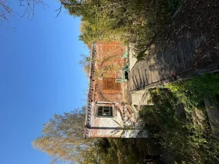 Нежилое здание 380 кв.м и земельный участок 1797 кв.м, Нижегородская область. Здание кадастровый номер 52:36:0006003:907, расположенное по адресу: Российская Федерация, Нижегородская область Вачский муниципальный район, городское поселение рабочий поселок Вача, рабочий поселок Вача, ул…