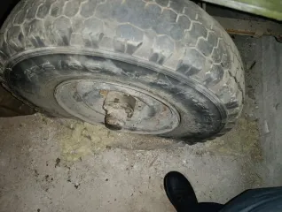 Автомобиль УАЗ-315192 2002 года, гос. номер Е554КР43. VIN: ХТТ31519220020013. Тип ТС: Легковой фаэтон, категория В. Шасси №: 31510020133757. Двигатель ЗМЗ-4104ОВ №20050754. Кузов №31514020020724. Цвет защитный. Мощность 62,5 кВт / 85 л.с. Экологический класс не установлен. Объем двигателя 2890 см³…