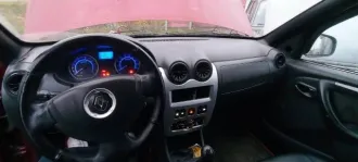 Renault Sandero 2011 года, 102 л.с. Пробег 179 000 км. Аккумулятор в неисправном состоянии. После замены масляного насоса появился стук в двигателе. Общее состояние на ходу требует уточнения при осмотре.