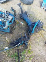 Трактор МТЗ-80Л 1992 года, синий. Госномер 1907 КА 45. Заводской номер 235017. Состояние: необходим ремонт двигателя, ТНВД, КПП, заднего моста. Имеются сколы, царапины и очаги сквозной коррозии. Возможны другие скрытые неисправности.