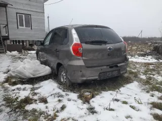 Datsun mi-DO 2016 года выпуска, серый цвет, VIN Z8NFAABD0H0014172, госномер О019ВМ29. Объем двигателя 1596 куб. см, мощность 64 кВт/87 л.с. Состояние: разбит задний бампер, отсутствует часть переднего бампера, разбита задняя правая фара, вмятина сзади, разбито левое зеркало, ржавчина по всему…