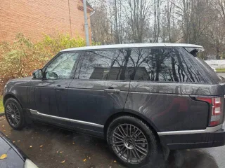Land Rover Range Rover 2014 года, дизель, 248 л.с., АКПП, полный привод, пробег 197155 км. VIN: SALGA2FFXEA157578.