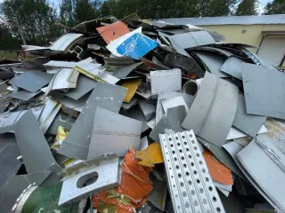 Фрагменты отделяющихся частей ракет-носителей в виде лома черных и цветных металлов, образовавшиеся после разделки и сортировки фрагментов отделяющихся частей РКН после запуска белорусского космического аппарата с космическим аппаратом "Глонасс-К2" №14Л