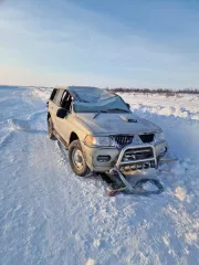 Mitsubishi Pajero Sport 2008 года, требует капитального ремонта. Идентификационный номер: JMB0NK9408J002201. Год изготовления: 2008. Модель, № двигателя: 4D56 LH7196. Шасси (рама) №: JMB0NK9408J002201. Цвет кузова: бежевый. Мощность двигателя: 116 л.с. (85 кВт). Тип двигателя: дизельный.