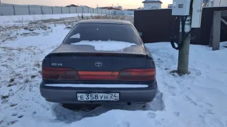 Toyota Vista 1990, легковой автомобиль, марка Toyota Vista, VIN отсутствует, 1990 года выпуска, номер кузова SV32-0012B40, гос.номер Е358УН24, цвет фиолетовый.