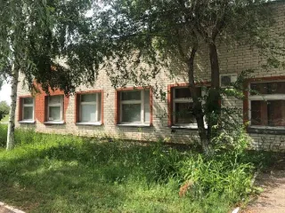 Нежилое здание столовой 620,2 кв. м с участком 936,22 кв. м, Саратовская область. Кадастровый номер здания 64:18:052101:50, год постройки 2003, адрес: Саратовская область, п. Михайловский, микрорайон Солнечный, д. 7. Земельный участок (кадастровый номер 64:18:052101:22), категория земель: земли…