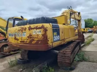 Экскаватор гусеничный Hyundai R300LC-9SH, заводской номер HHKHZ808LE0000183, 2014 год выпуска, госномер 58 УЕ 9248 (63 СВ 9366). Экскаватор гусеничный Hyundai R300LC-9S, заводской номер HHKHZ810LE0001178, 2014 год выпуска, госномер 58 УЕ 9241 (63 СВ 9362). Трактор ДТ-75 ДЕРС2 с буровой установкой…