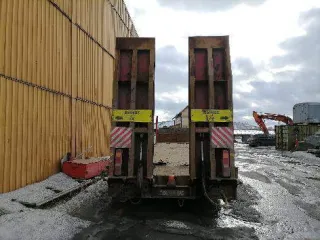 Полуприцеп Kron SD, 2011 г.в., г.н. АИ5933(51). Ознакомиться с имуществом и документами можно по указанным адресам, по согласованию с организатором.