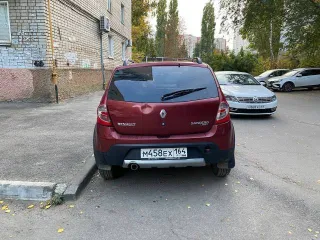 Renault Sandero Stepway 2011 года, красный цвет. Пробег 115035 км, АКПП. Мощность 103 л.с. (76 кВт), бензиновый двигатель 1.6 л (1598 куб. см), модель двигателя К4МС697, номер D011009. Экологический класс 4. VIN: X7LBSRBYNBH456858, ПТС 77НК 672270. Разрешенная максимальная масса 1615 кг, масса без…