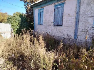 1/4 доля дома и участка, 1/4 доля жилого помещения 68,6 кв.м, Волгоградская обл. 1/4 доля дома и 1/4 доля земельного участка в Волгоградской обл. еще 1/4 доля дома и 1/4 доля земельного участка в Волгоградской обл. еще 1/4 доля в праве собственности на жилое помещение, площадью 68,6 кв.м…