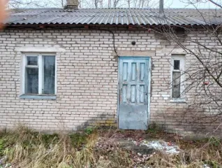 Земельный участок площадью 749 кв. м с кадастровым номером 60:13:0131428:1, РНФИ П11770005676, с расположенными на нем объектами недвижимого имущества – административное здание площадью 103,4 кв. м с кадастровым номером 60:13:0131428:31, РНФИ П12770080919, гараж,сарай общей площадью 36,9 кв.м., с…
