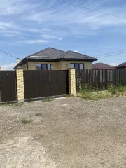 Жилой дом 114 кв.м и земельный участок 364 кв.м, Краснодарский край. Жилой дом, площадь 114 кв.м., кадастровый номер 23:43:0418001:11411, земельный участок (дачные некоммерческие объединения граждан), площадь 364 кв.м., кадастровый номер 23:43:0418001:11003. Адрес: Краснодарский край, г. Краснодар…