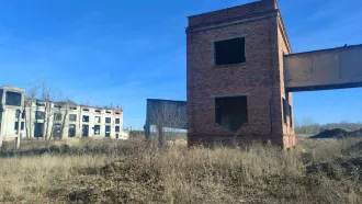 Комплекс недвижимости, 4 746,4 кв. м, Свердловская область. Здание склада технических материалов (216,5 кв. м, кад. № 66:56:0116002:1915), здание шпалотарного цеха (972,8 кв. м, кад. № 66:56:0116002:1925), здание РММ (346,5 кв. м, кад. № 66:56:0116002:1911), здание котельной (79,2 кв. м, кад. №…