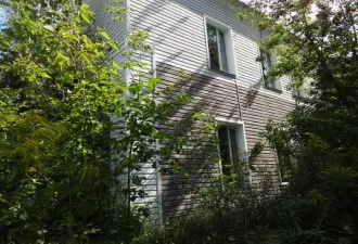 Продажа земельного участка площадью 10458 кв.м, с кадастровым номером 32:31:0030201:32, с расположенными на нем объектами недвижимого имущества: казарма № 1 с кадастровым номером 32:31:0030201:80, казарма с кадастровым номером 32:31:0030201:40, по адресу: Брянская область, г.о. Новозыбковский, г…
