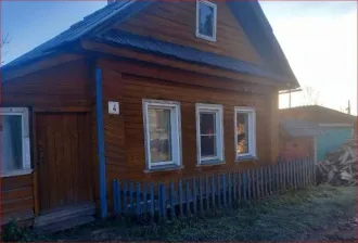 Дом 49,8 кв.м и земельный участок 943 кв.м в Кировской обл. Дом, площадью: 49,8кв.м., с кадастровым номером: 43:31:310096:22, расположенный на земельном участке, площадью: 943кв.м., с кадастровым номером: 43:31:310096:15. Адрес: Российская Федерация, Кировская область, р-н. Советский, г. Советск…