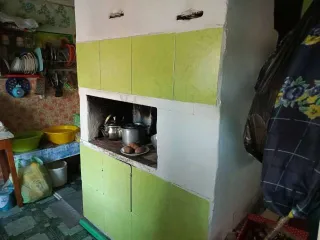 1/3 доля дома 54м² и 1/3 доля земельного участка в Удмуртии, кадастровый номер дома 18:09:048004:61, кадастровый номер земельного участка 18:09:048004:19, категория земель: Земли населенных пунктов, вид разрешённого использования: Для ведения личного подсобного хозяйства