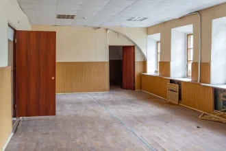 Имущественный комплекс общей площадью 1591.4 кв.м в Липецкой области, включающий земельный участок площадью 5 583 кв.м (кадастровый номер: 48:11:0470166:12), два здания и два сооружения по адресу: Россия, Липецкая область, Лебедянский район, г. Лебедянь, ул. Ленина, дом 50. Объект 1: Нежилое здание…