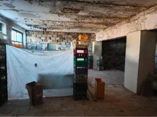 Нежилое здание 171,2 кв.м, участок 253 кв.м, Тюменская область, Сладковский район, деревня Рождественка, улица Центральная, дом 12. Назначение: нежилое, этажность: 1. Земельный участок кадастровый номер 72:14:2001001:66, категория земель: земли населенных пунктов, разрешенное использование: для…