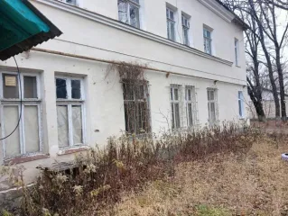 Здание нежилое (штаб-управление), кадастровый номер 73:24:010101:11802, количество этажей: 2, площадь 851 кв.м., адрес: г.Ульяновск, войсковая часть 34236 (хозяйственное ведение).