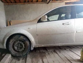 Chevrolet Lacetti, 2009 года, 95 лс, 126000 км Легковой автомобиль, марка: Chevrolet Lacetti (J200), год выпуска: 2009, цвет: белый, VIN: XUUNF197J9C001193, вид права: индивидуальная. У автомобиля не исправны: сцепление, кондиционер, подушки безопасности, АБС. На лобовом стекле трещина около 15 см…