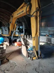 Гусеничный экскаватор KOBELCO E135SR-1ES 2008 года выпуска, заводской номер YY04-10316, гос. номер 3663АР28, техническое состояние: бывшее в эксплуатации ТС, на послегарантийном периоде эксплуатации, ТС не находу и требует ремонта, имеются следы коррозии кузова, повреждение кабины, салона и ЛКП…
