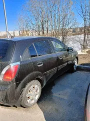 Легковой автомобиль KIA DE  JB/Rio , 2010 года выпуска, VIN XWEDH511BA0001797, пробег 140 032 км., мощность 95 л.с., цвет черный, двигатель 1399 куб.см, коробка передач автоматическая, руль левый, состояние технически неисправен, не на ходу. Имеется ржавчина на порогах, царапины и трещина на…