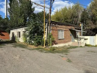 Нежилое помещение 97,5 кв. м, Ростовская обл., г. Таганрог, ул. Большая Бульварная, 10-25; 1101/3432 доли в праве общей долевой собственности на земельный участок, категория земель: земли населенных пунктов, вид разрешенного использования: для использования в производственных целях. Ознакомление с…