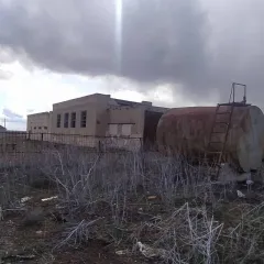 МТМ на 25 тракторов, наждак разукомплектован, кран-балка МТМ некомплект. Местоположение: Республика Калмыкия, Октябрьский район, Восход п., ул. Гагарина, д. 16. Этажность объекта: 1. Общая площадь по внутреннему обмеру: 602,3 м², по наружному обмеру: 655,34 м². Общий строительный объем: 3277 м³…