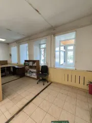 Помещение 70,8 кв. м, Светлоград, ул. Ленина, д. 39, Ставропольский край. Объект аренды, площадь 70,8 кв. м., номер на поэтажном плане 1 этажа: 7, адрес (местонахождение) объекта: Ставропольский край, р-н Петровский, г. Светлоград, ул. Ленина, д. 39. Требуется текущий ремонт. Кадастровый номер…