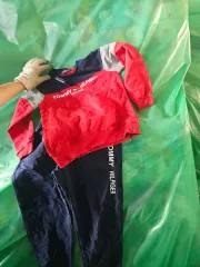 Спортивные костюмы«Tommy Hilfiger»Обувь, маркированная товарным знаком «Balenciaga»Головной убор, маркированный товарным знаком «Mercedes-Benz»Трико, маркированное товарным знаком «Moncler» Платки, маркированные товарным знаком «KARL LAGERFELD»Майки, маркированные товарным знаком «Adidas» Брюки…