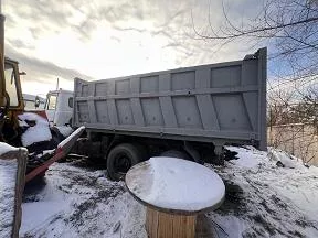 Грузовой самосвал МАЗ-551605-225, год выпуска – 2005.