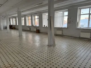 Нежилое помещение 493м², Ивановская область, г. Кохма. Этаж: 3. Адрес: Ивановская область, г.Кохма, ул.Рабочая, д.13, литер А, пом 43,44,45,46,46а,47,48,49. Кадастровый номер: 37:29:020403:106. Залог в пользу ПАО "Sberbank". В отношении имущества установлено ограничение прав и обременение объекта…