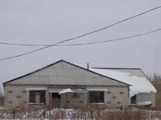 Здание нежилое общей площадью 397,9 кв.м с кадастровым номером 45:04:012101:184 одновременно с земельным участком площадью 2261 кв.м с кадастровым номером 45:04:012101:486 с видом разрешенного использования – деловое управление, расположенные по адресу: Курганская обл., Далматовский р-н, с…