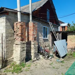 Жилой дом, общая площадь 77,3 кв.м., расположенный по адресу: Российская Федерация, Респ. Адыгея, Гиагинский р-н, ст-ца Гиагинская, ул. С.Я. Маслюка, д. 18, кадастровый номер 01:01:0500110:70; Имущество в залоге ПАО "Совкомбанк". Земельный участок, общая площадь 1400 кв.м., расположенный по адресу…