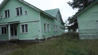 Дома для круглогодичного и сезонного проживания, хозпостройки, база «Верхняя Рыбинка», Вологодская область. Объекты недвижимости - дома для круглогодичного и сезонного проживания, хозяйственно-бытовые постройки, очистные сооружения, ограждение (забор металлический), бытовая канализация…