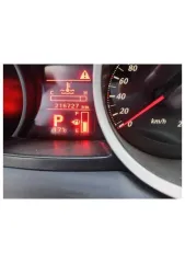 Mitsubishi Lancer, 2012 года, 117 л.с., 217000 км, АКПП. Транспортное средство Mitsubishi Lancer, VIN JMBSRCY1ACU005564, год выпуска 2012. На левом переднем крыле небольшая вмятина. По правой передней стороне: помят капот, крыло, бампер и колесо. Автомобиль заводится, но ход не проверялся. Возможно…