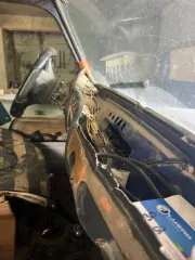 УАЗ 31514, 2002 года, цвет океан. Двигатель УМЗ-41780В, бензиновый, 76 л.с., объем 2.4 л. Пробег 300 000 км. Полный привод. VIN XTT31514020005505, ПТС 73 KE 311952. Максимальная масса 2500 кг, снаряженная 1750 кг.