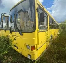 Автобус ЛиАЗ 525636, VIN XTY52563690022602, 2009 г/в, г/р знак АН45769. Неудовлетворительное.  Автобус несколько лет не эксплуатируется, разукомплектован. Кузов и пол имеют многочисленные очаги коррозии и сквозной коррозии, деформации, следы предыдущих ремонтов. Остекление имеет многочисленные…