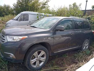 Toyota Highlander, 2011 года, 273 лс, АКПП, легковой автомобиль, марка TOYOTA, модель HIGHLANDER, год изготовления 2011, VIN JTEES42A302176800, цвет кузова серый, мощность двигателя 273 л.с. Двигатель снят с автомобиля (фотографии прилагаются), имеются другие технические неполадки.