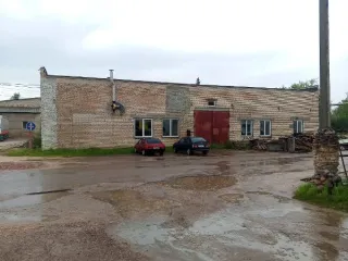 Нежилое здание (пристройка к складу), площадь 342,1 кв. м; земельный участок, площадь 869 кв. м, расположенные по адресу:  Новгородская область, м.о. Шимский, рп. Шимск, ул. Ленина, зд. 48/1 1. Нежилое здание (пристройка к складу), площадь 342,1 кв. м, кадастровый номер 53:21:0130201:458…