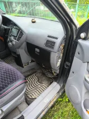 Kia Carens 2005 года, 105 л.с., пробег 201664 км. Цвет темно-зеленый. VIN: KNEFC525155398602. Категория B (M1). ПТС 71ОС 745362. Не на ходу. Требуется переварка порогов и задних внутренних арок, ремонт электрики, системы охлаждения и двигателя. Имеются коррозия, вмятины кузова, требуется покраска…
