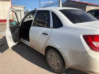 Легковой автомобиль LADA 219010 Granta 2015 г.в, белый VIN XTA219010F0365143 пробег 144000 км, скол на зад. правой фаре, менян задний бампер.