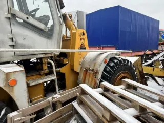 Погрузчик ПК-30 2009 года, модель ПК-30.0001, гос. номер МТ 6473 02. Производитель: Челябинск. VIN: 290209. Заводской номер рамы отсутствует. Номер двигателя: 390192. Цвет: желто-серый. Паспорт самоходной машины: ВЕ № 562317 от 29.02.2009. Мощность двигателя: 90 кВт (122 л.с.), тип: бензиновый. Вид…