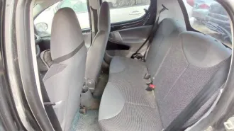 Peugeot 107, 2007 года, 68 лс, 274236 км. Автомобиль PEUGEOT 107, 2007 года выпуска, VIN - VF3PNCFAC88172290, цвет: черный, рег. знак: Е693АМ164. Учтено техническое состояние: коррозийные повреждения порогов. Имеются потертости, вмятины, сколы лакокрасочного покрытия. Требуется химчистка салона.