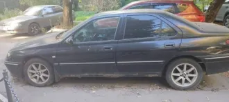 Peugeot 406, 2001 г.в., госномер У596МВ51, VIN VF38B3FZF81236089, двигатель 10LJ020212892, мощность 158 л.с. (116.2 кВт), объем 2230 см³, черный цвет, масса 1910 кг, снаряженная масса 1370 кг.