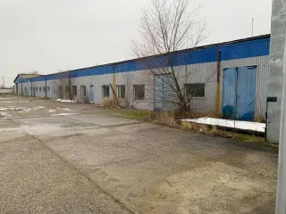 Здание 7858,3 кв.м и земельный участок 13650 кв.м в Калининградской области, Гурьевский район, поселок Поддубное, улица Лесная, дом 1. Земельный участок кадастровый номер 39:03:090910:24, площадь 13650 кв.м, категория земель: земли населенных пунктов, вид разрешенного использования: для…