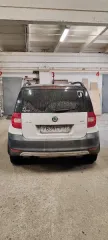 Skoda Yeti 2012 года, госномер У634СУ77, VIN: TMBLB65L9C6064231. В рабочем состоянии, видимых повреждений нет. Имеется трещина на лобовом стекле и сколы краски по кузову. Ключи зажигания присутствуют. Техническое состояние транспортного средства не проверялось.