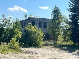 Нежилое здание 1026,9 кв.м и земельный участок 18569 кв.м, Ульяновская обл. Земельный участок, площадь 18569 кв.м, адрес (местонахождение): Россия, обл Ульяновская, р-н Сурский, рп Сурское, Энгельса, дом 65, кадастровый (условный) номер: 73:17:012601:1255, Здание нежилое, площадь 1026.9 кв.м…